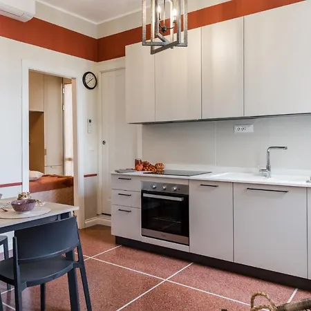 Orange Apartment *