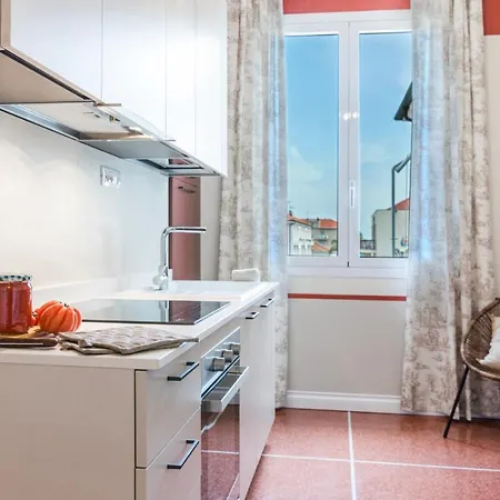 Orange Apartment *